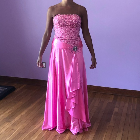 Dresses & Skirts - Tiffany prom dress